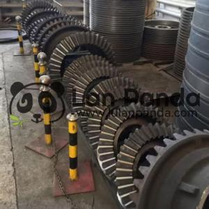 Gear and pinion for crusher